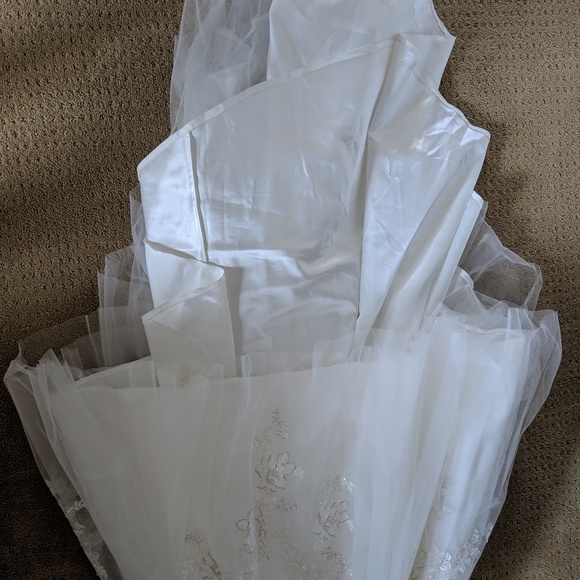 Eddy K. Corsica Ivory wedding dress - size 4 - Picture 7 of 8